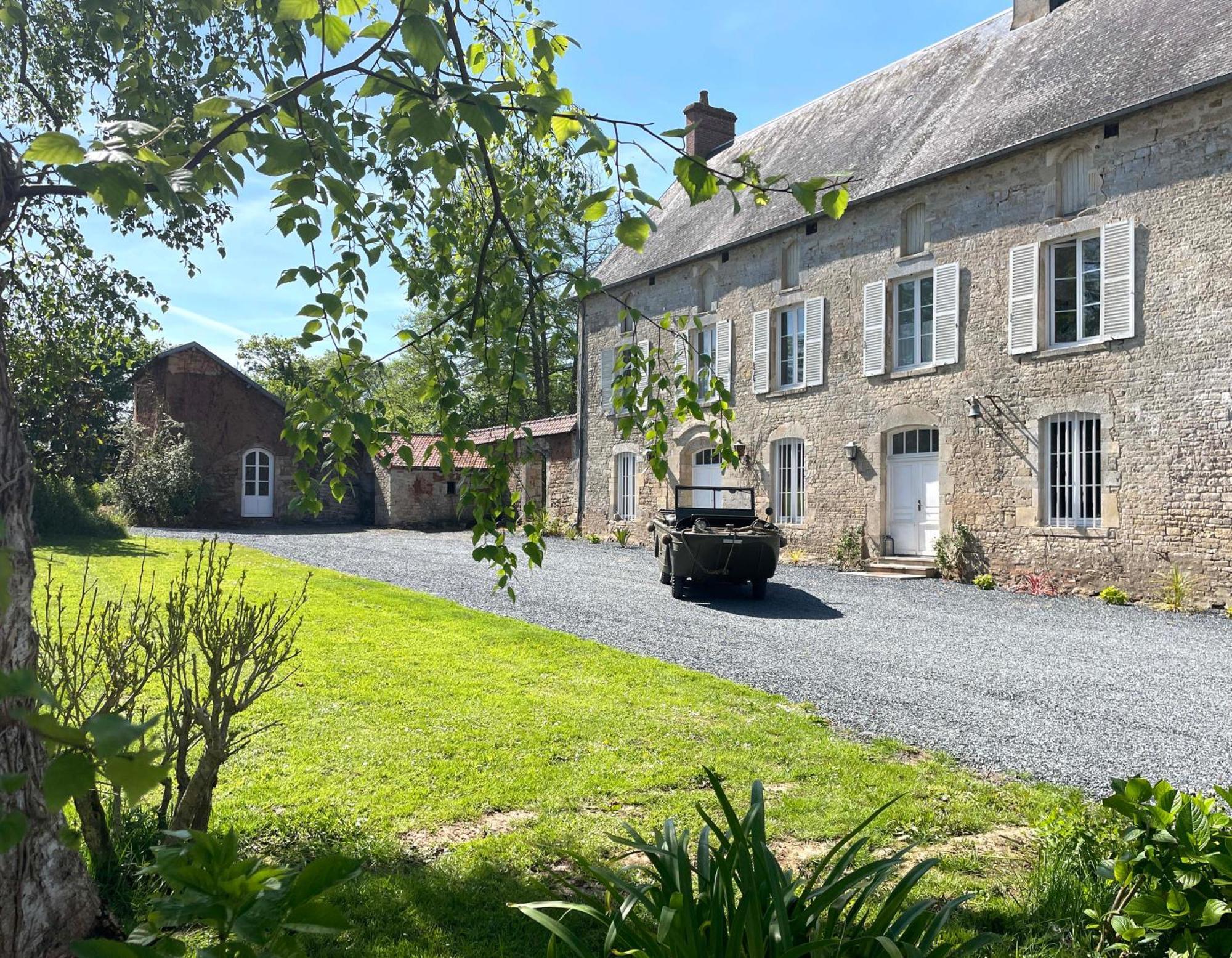 Domaine De L'Eau Partie Bed & Breakfast Carentan Bagian luar foto