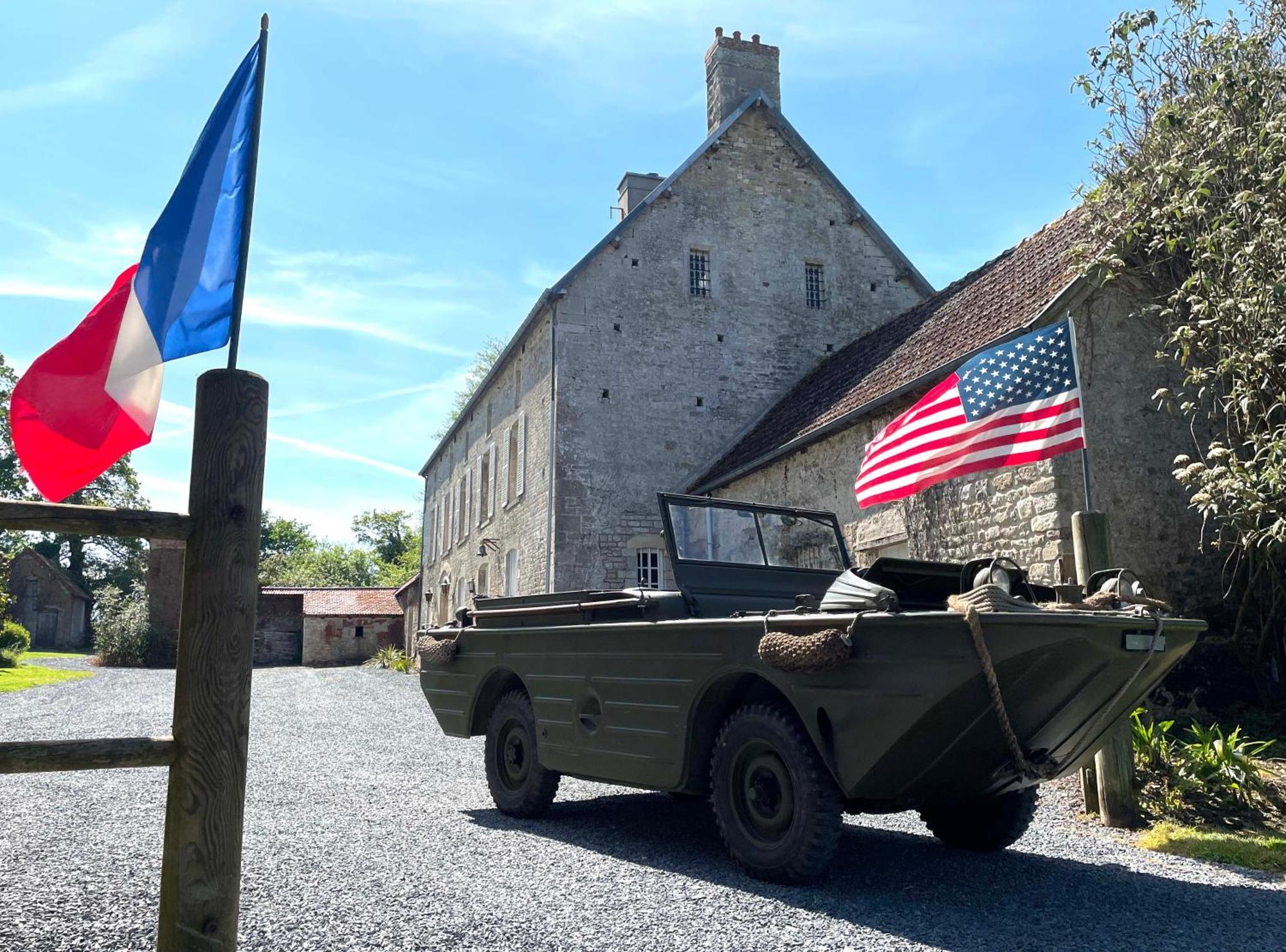 Domaine De L'Eau Partie Bed & Breakfast Carentan Bagian luar foto
